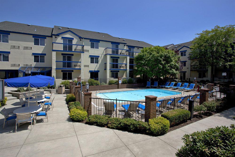 Holiday Inn Express Hotel & Suites Pittsburgh Airport By Ihg Robinson Township Exterior foto