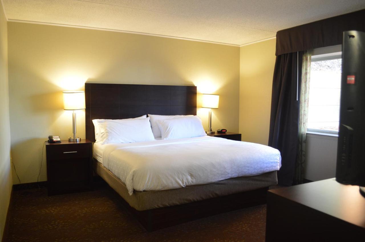 Holiday Inn Express Hotel & Suites Pittsburgh Airport By Ihg Robinson Township Exterior foto