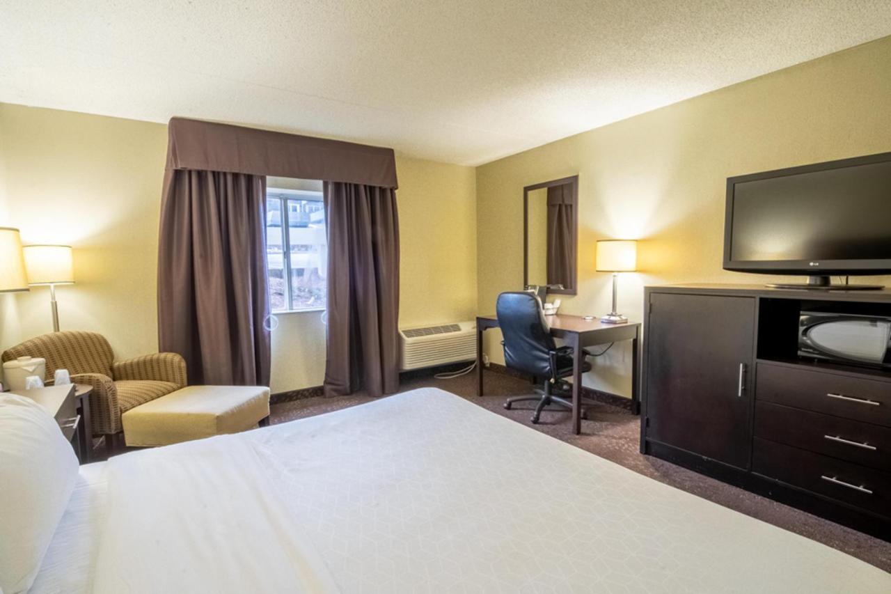 Holiday Inn Express Hotel & Suites Pittsburgh Airport By Ihg Robinson Township Exterior foto