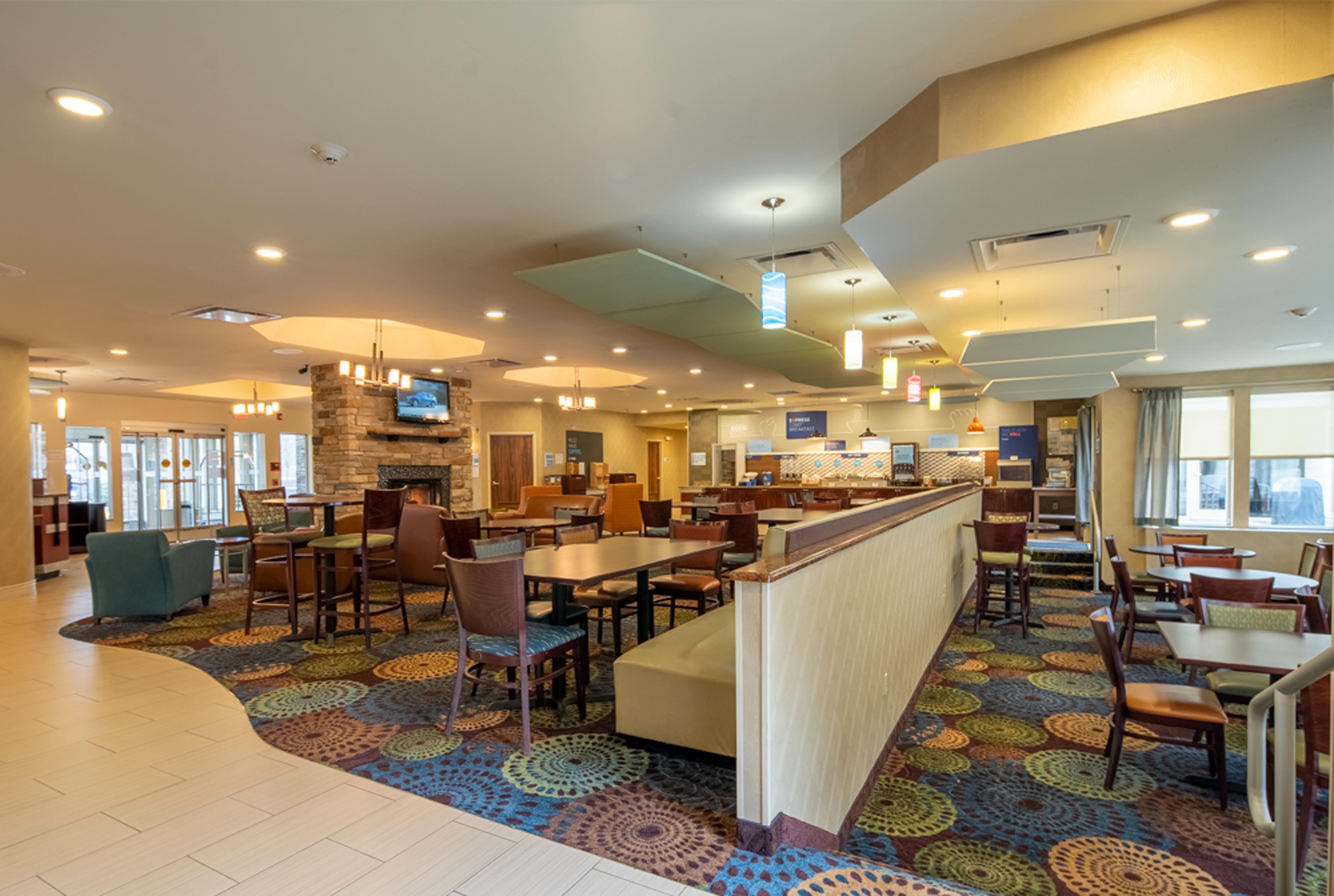 Holiday Inn Express Hotel & Suites Pittsburgh Airport By Ihg Robinson Township Exterior foto