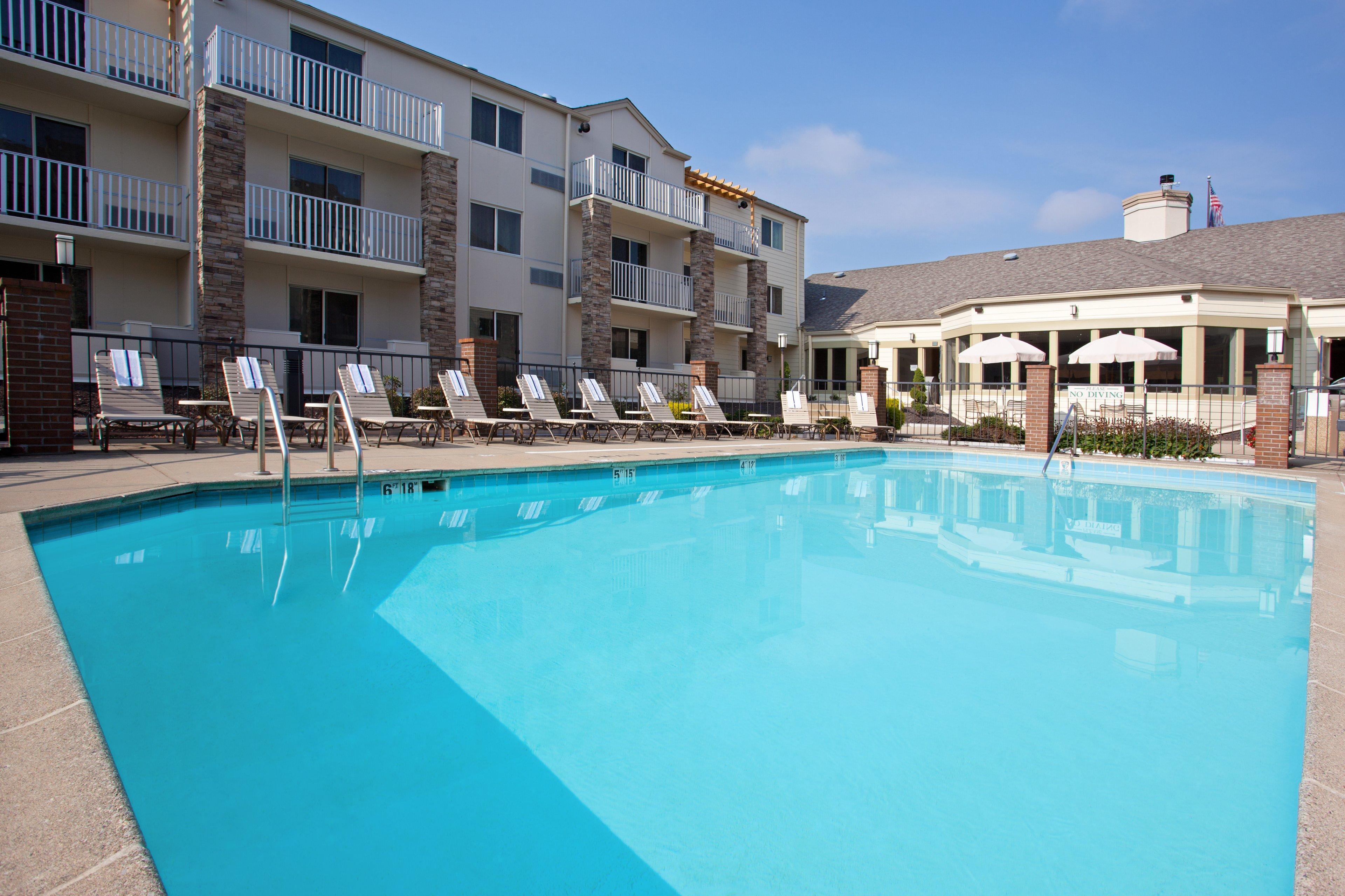 Holiday Inn Express Hotel & Suites Pittsburgh Airport By Ihg Robinson Township Exterior foto