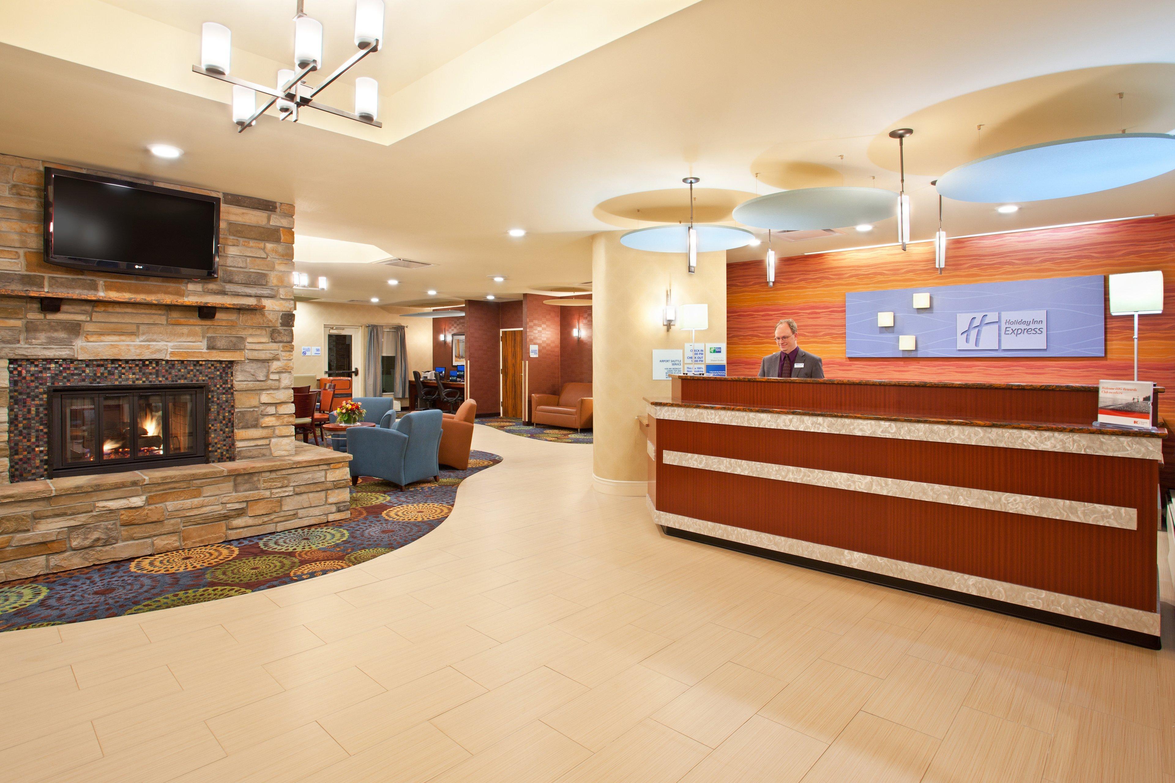 Holiday Inn Express Hotel & Suites Pittsburgh Airport By Ihg Robinson Township Exterior foto