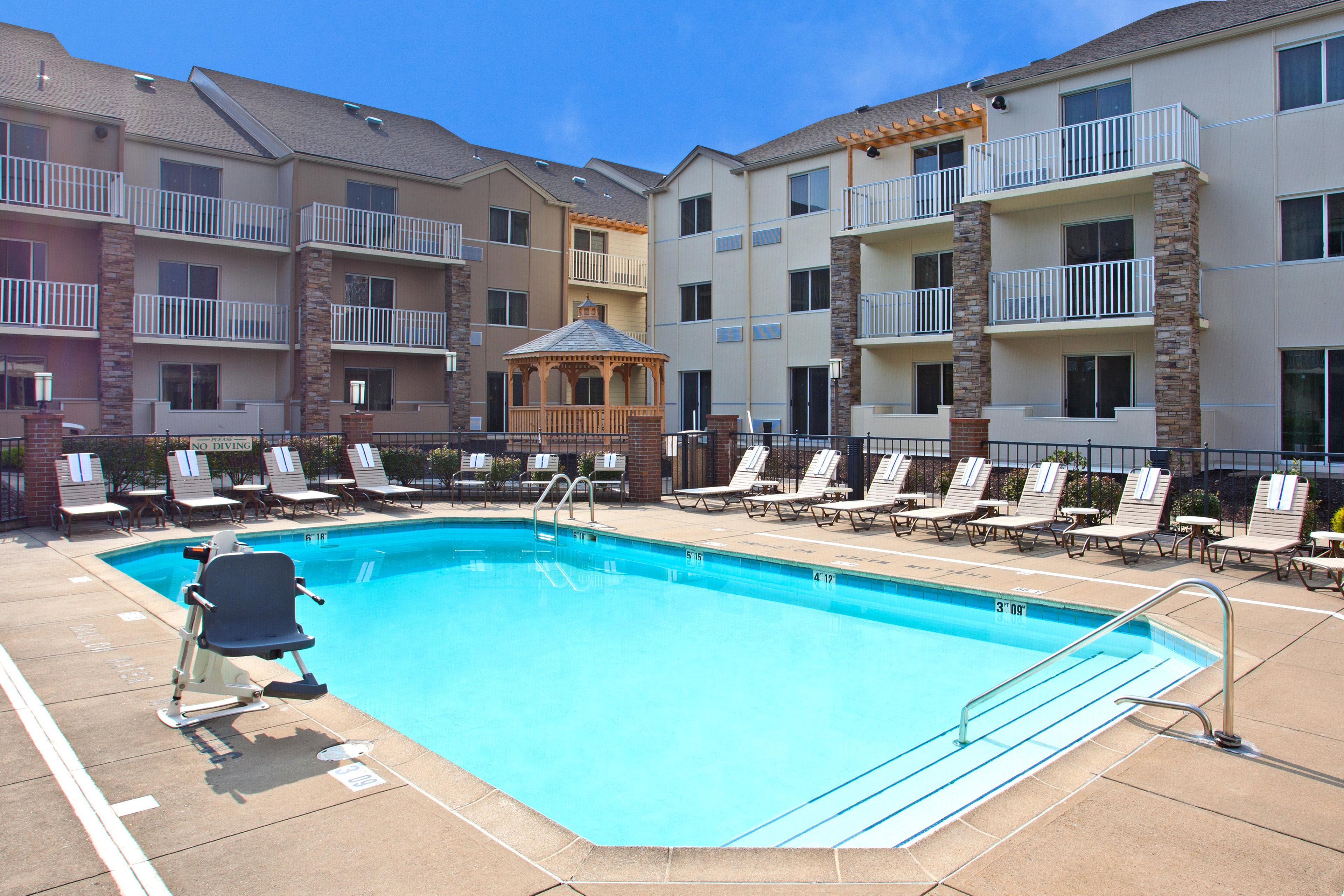Holiday Inn Express Hotel & Suites Pittsburgh Airport By Ihg Robinson Township Exterior foto