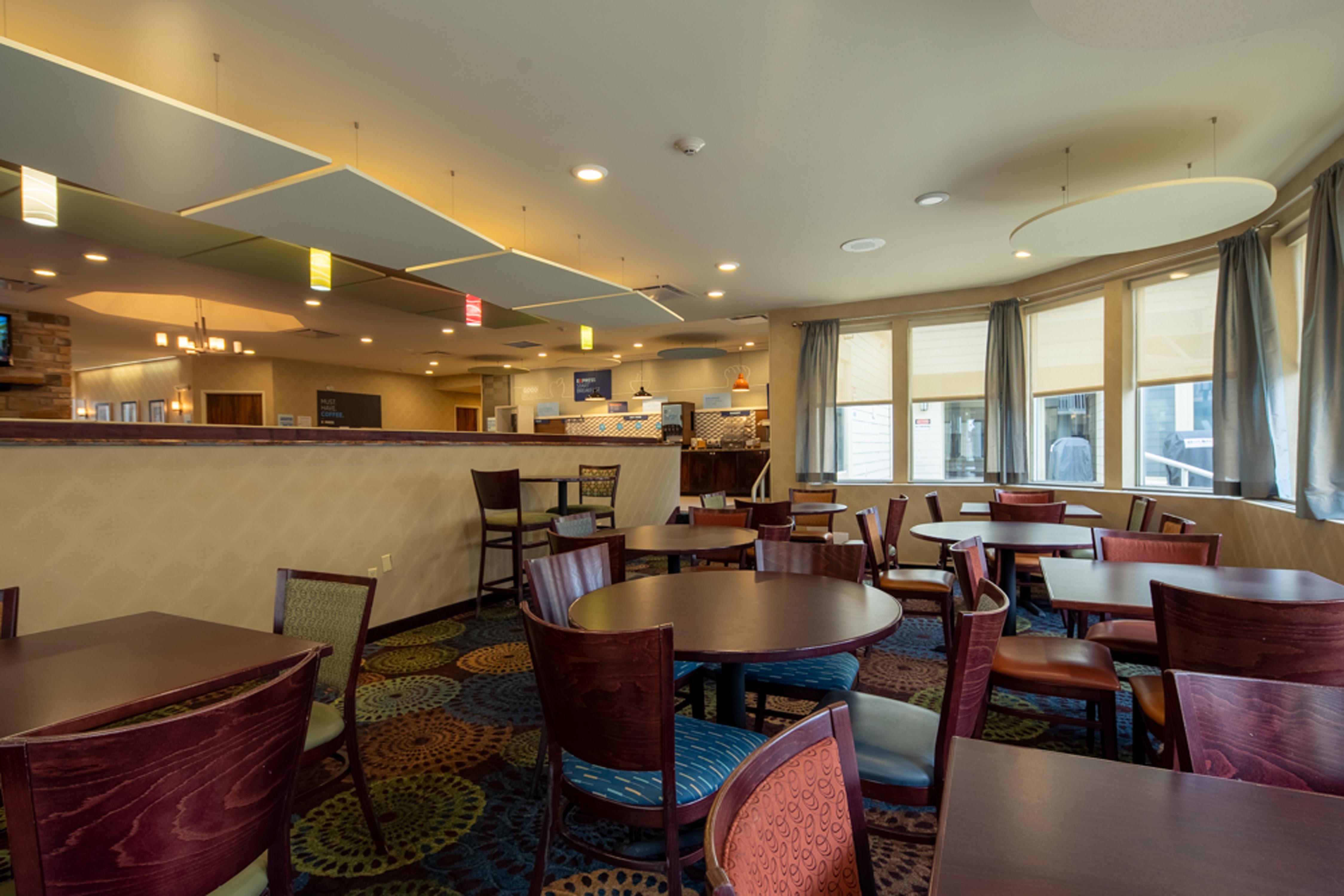 Holiday Inn Express Hotel & Suites Pittsburgh Airport By Ihg Robinson Township Exterior foto