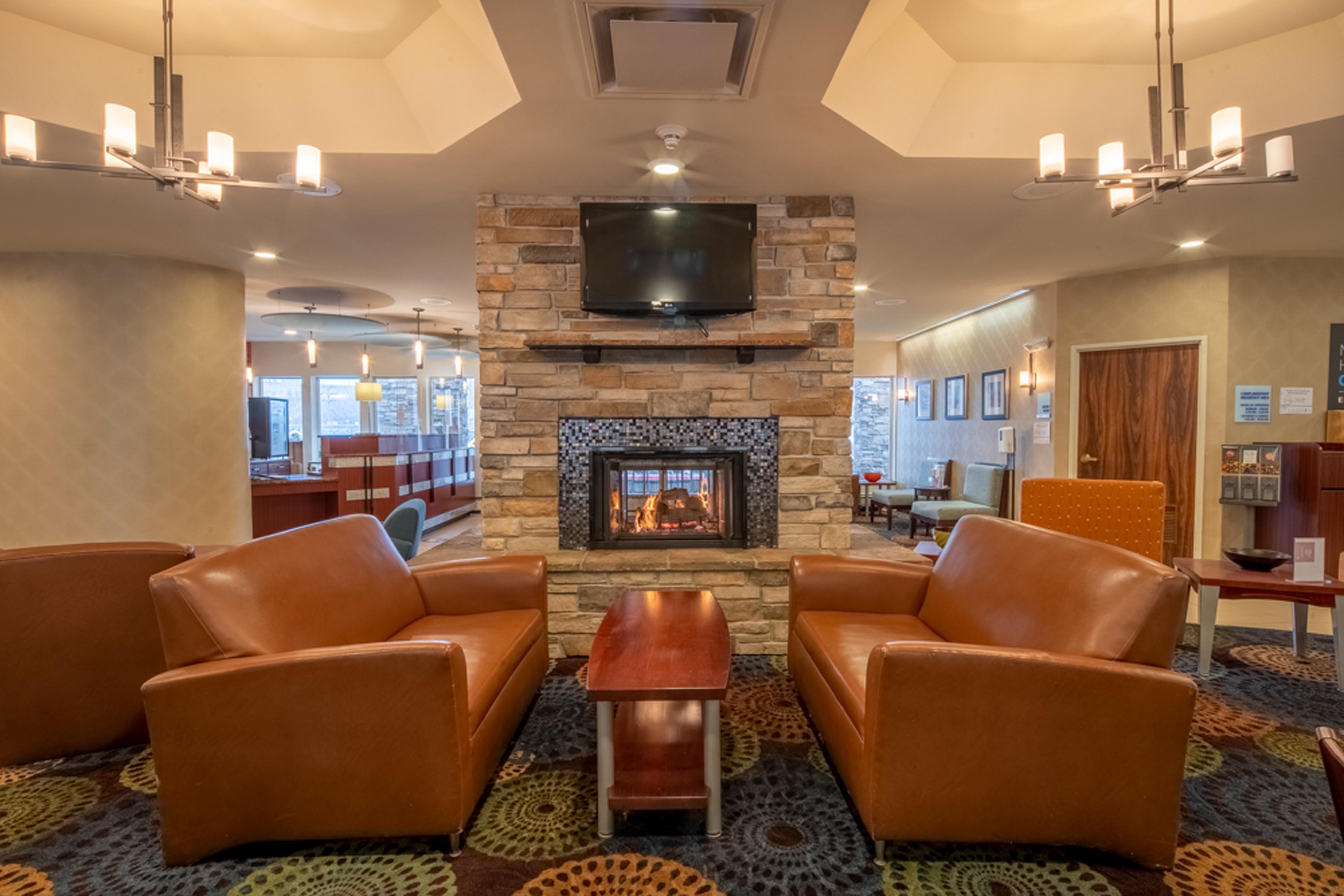 Holiday Inn Express Hotel & Suites Pittsburgh Airport By Ihg Robinson Township Exterior foto